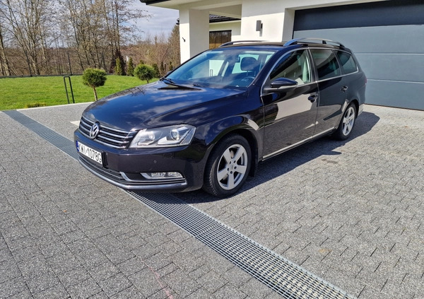 Volkswagen Passat cena 28900 przebieg: 200000, rok produkcji 2011 z Wieliczka małe 121